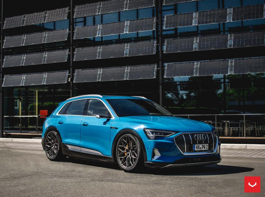 Audi e-tron 55 Quattro on Vossen Wheels (HF-2) 2019 года  (фото 1 из 5)